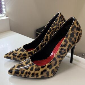 I.D. Required Leopard / Cheetah Print Pointed Toe Heels Size 7 w/ 4 In Heel EUC
